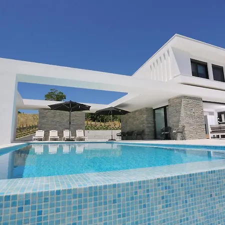 Villas Les Blancs - 6 Bedrooms, Private Pool, Panoramic View Chaniotis